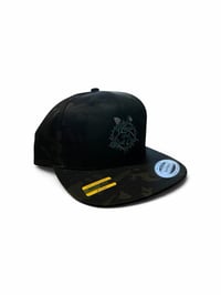 Multi cam black snap back (with tools)