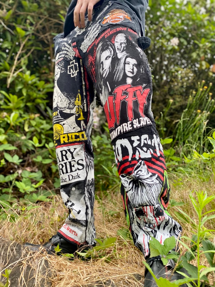 34x32 multi media horror pants