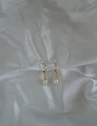 Image 2 of Pearl pendant Gold earrings