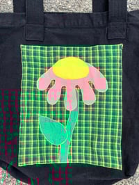 Image 2 of OS Black Wavy Daisy Tote