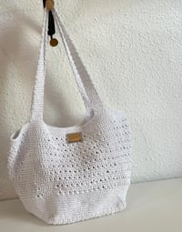 Image 3 of Bolsos de hombro tejidos a mano