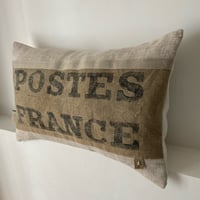 Image 5 of Grand coussin rectangulaire chanvre et toile postale. 