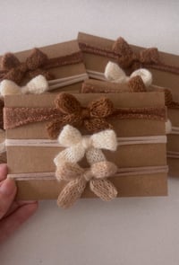 Knitted bows 