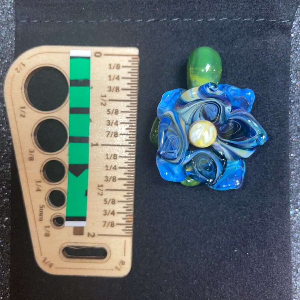 Image of Flower Pendant 22