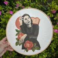 Image 3 of Bastidor collage bordado Clarice Lispector 
