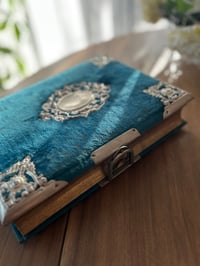 Image 9 of Ancien album photo en velours bleu, Art Nouveau, 1900