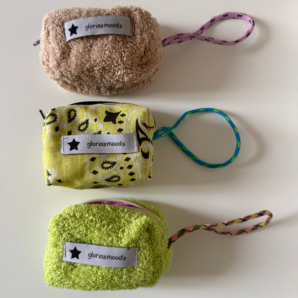 Image of MICRO TROUSSE SPUGNA CON LOOP