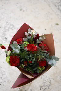 Image 2 of Ramo de Rosas - 5 de vermelles