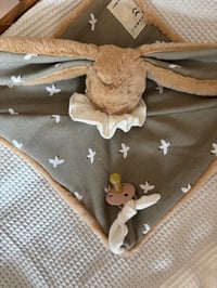 Image 2 of DOUDOU CARRÉ MOTIF HIRONDELLE