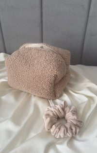 Image 6 of Kosmetyczka Baranek Beige w rozmiarze MIDI