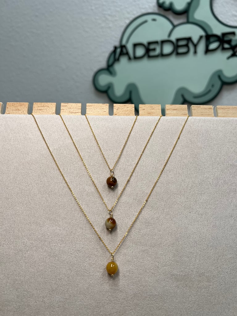 dainty honey jade bead necklace Image 2