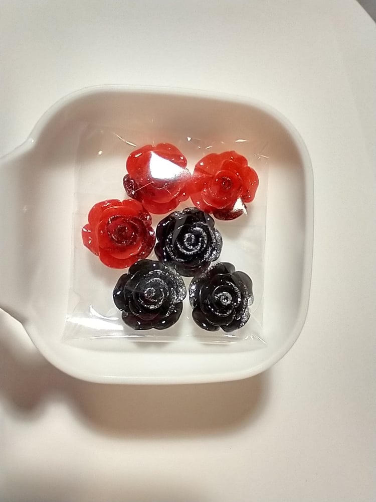 Image of Red and Black Glitter Rose Cabochons