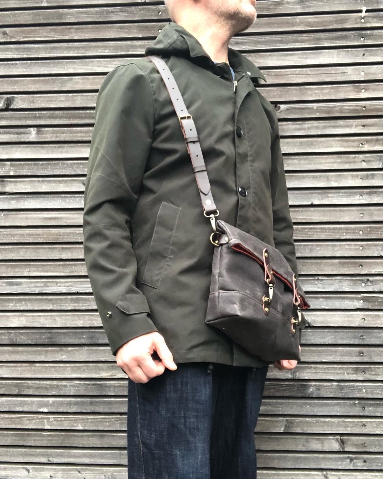 Field bag made in waxed canvas and leather satchel messenger bag