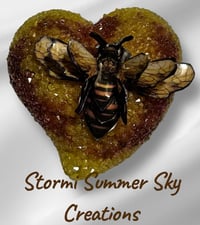 Image 2 of Thick Crystal style Heart with Spinning Bumblebee, Butterfly or Dragonfly
