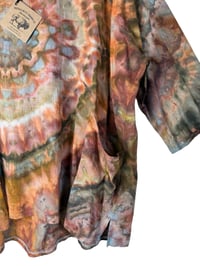 Image 5 of 2XL Cotton Forager Top in Sedona Spiral Ice Dye
