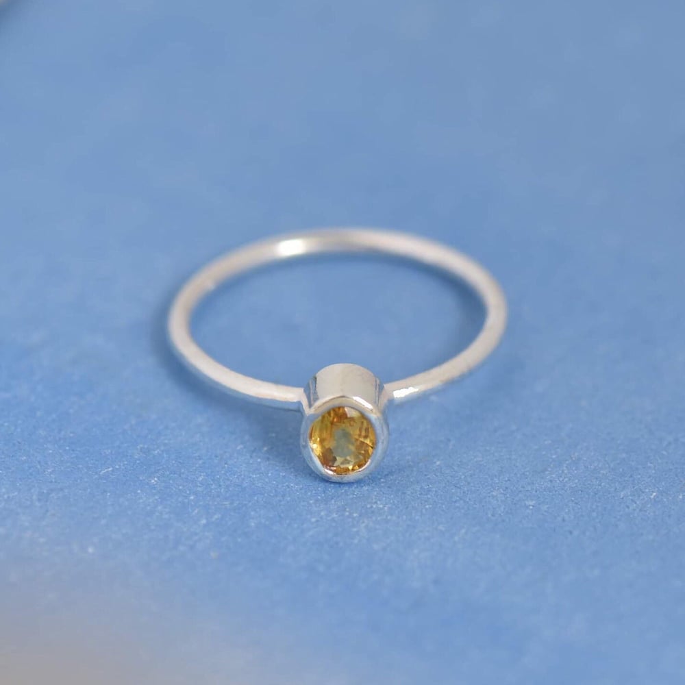 Image of Natural Honey Yellow Sapphire oval cut classic silver ring