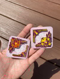 Image 4 of Seasonal Lily Corners
