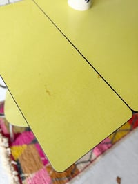 Image 7 of Table + chaises en Formica 