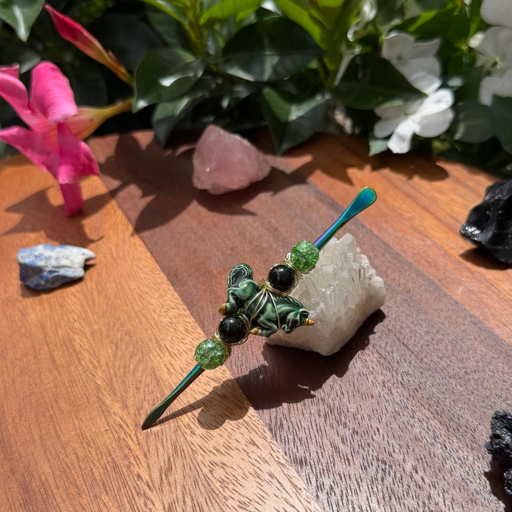 Image of green carousel dab tool 