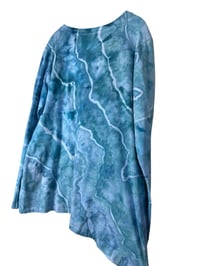Image 8 of 1XL Ladies Long-Sleeve Stretch Tee in Seaside Geode Ice Dye