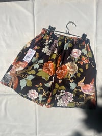 Short noir à fleur 