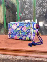 Image 3 of NECESER TRIPLE HORTENSIAS azul