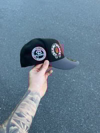 Image 3 of TRI TONE HOT GRAVEL NEW YORK YANKEES CUSTOM FITTED CAP