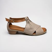 Image 1 of ROAMERS MAE SILVER GREY/COCONUT