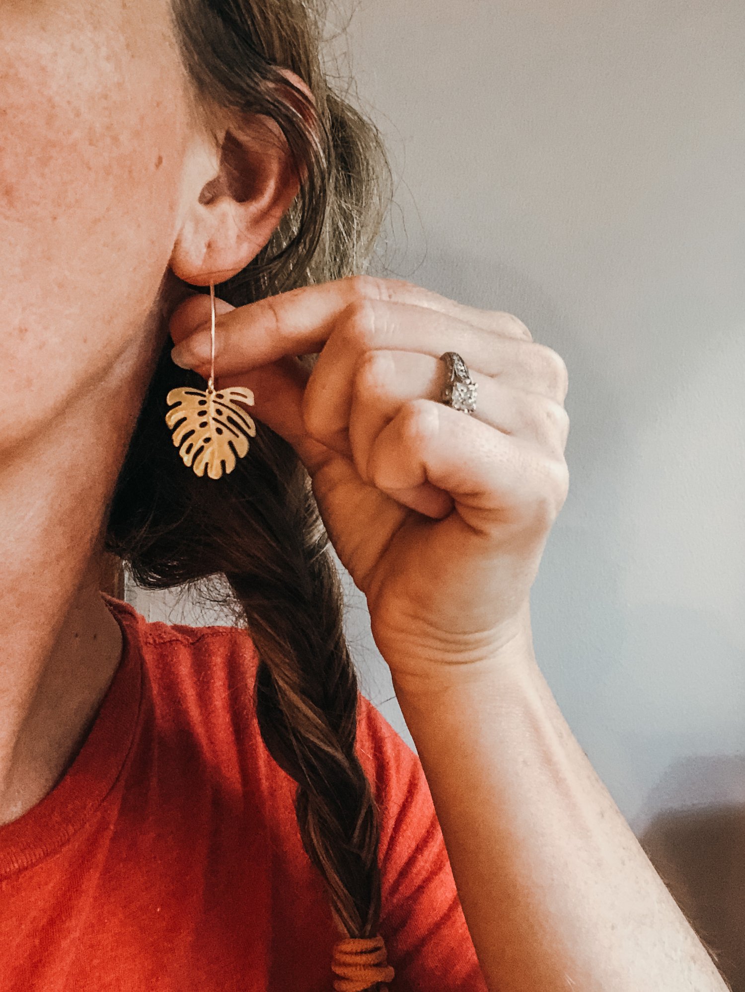 Image of Single Monstera Leaf Dangles