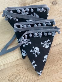 Image 5 of Skull & Crossbones Bunting 