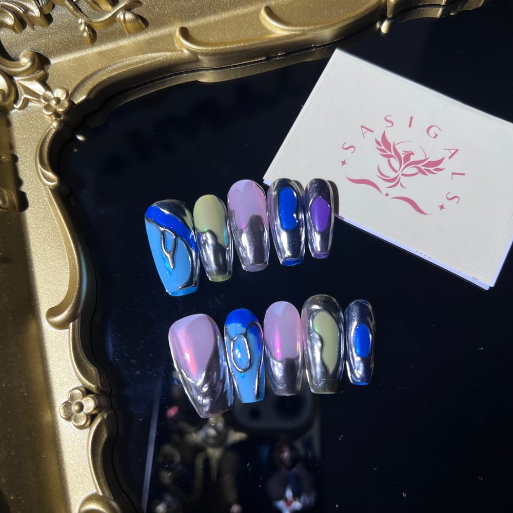 Image of Cyberpunk Style Ombre Silver Press On Nails 