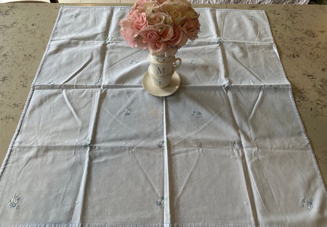 Small Blue Daisy tablecloth 