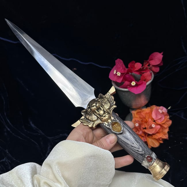 The Gilded Mane Short Sword 