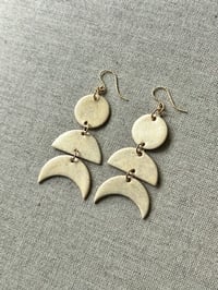 Image 1 of LA LUNE DROP EARRINGS - CREMA