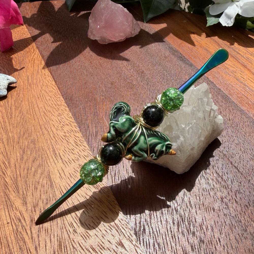 Image of green carousel dab tool 