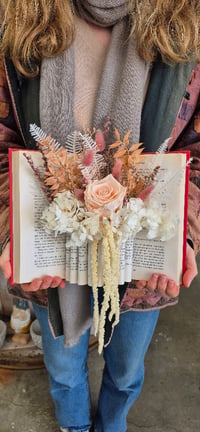 Image 10 of Preserved Flower Book Vase Workshop