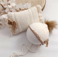 Image 3 of Newborn photoshooting knitted set |pillow and bonnet | off white