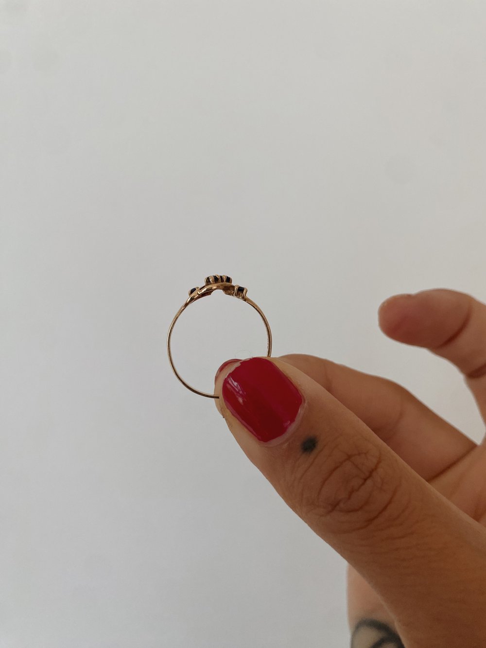 Image of Vintage 9ct sapphire stone ring 