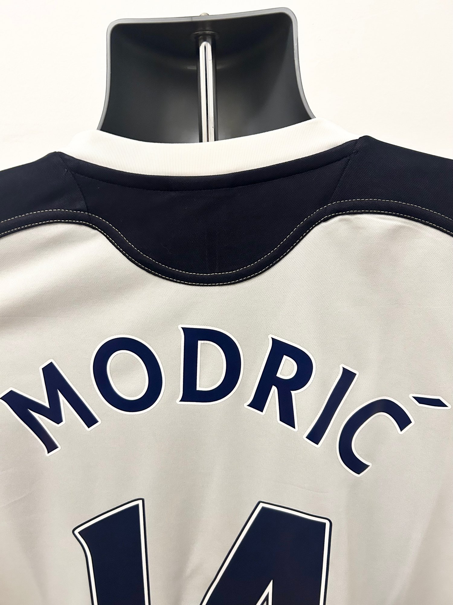 Image of Tottenham Hotspur “MODRIC 14” 2010/11 Home LS Shirt + PL patches (L)