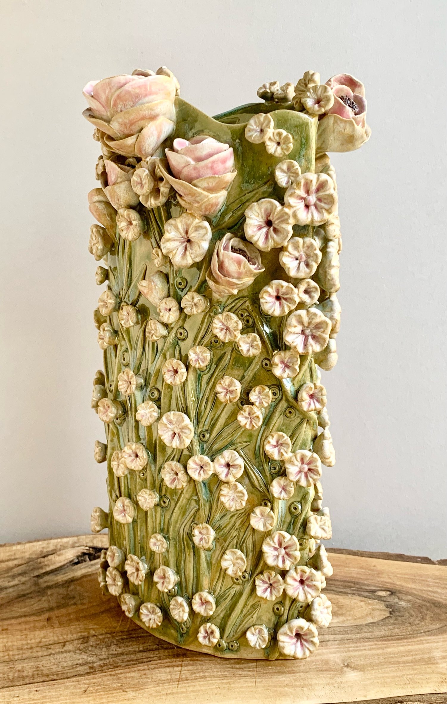 Image of Trailing Ivy Daisies and Roses 