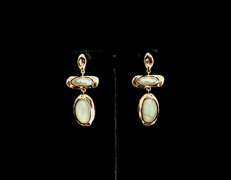 Image of Gold Saltwater Pierced Earrings 