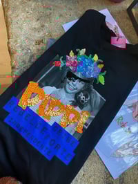 Image 6 of Camiseta bordada a man. Pippi negra. Corte oversize.