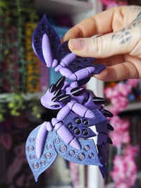 Image 4 of Mini dragón morado y negro