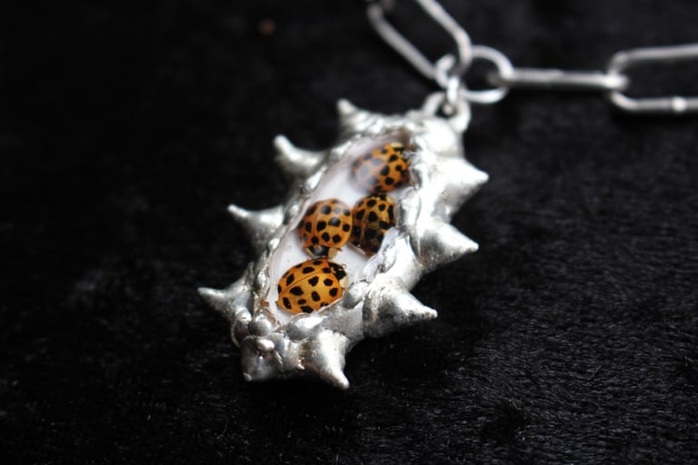 dead good ladybirds spiky necklace Image 8