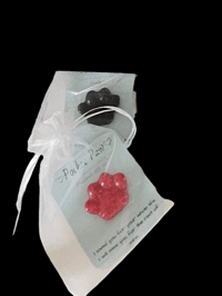 Image 4 of Pocket Paw – Fused Glass Paw Print Gift