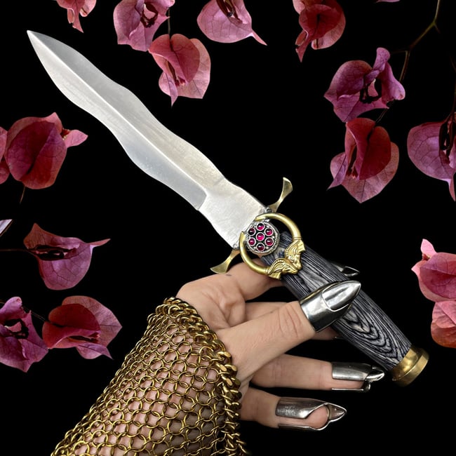 Horned One Garnet Kris WoodHenge Blade