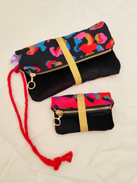 Image 3 of Maxi Cartera ZARVAJE NEGRO, con negro y elástico dorado