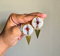 Floral Cross in white 