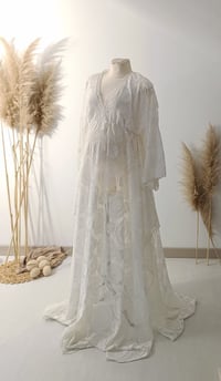 Image 5 of Off white lace dress for photoshoots | Colette | size M | off white | maternity photo props
