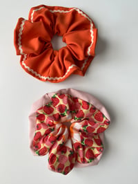 Image 2 of Strawberries and Orange Picnic Scrunchies